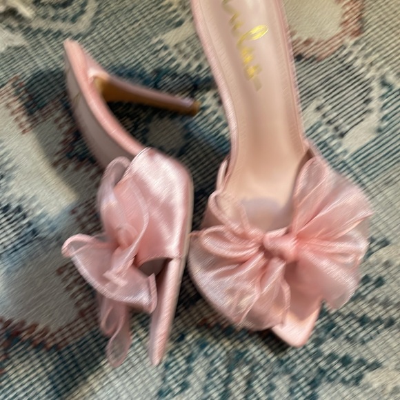 LULUS satin bow heels - Picture 6 of 6